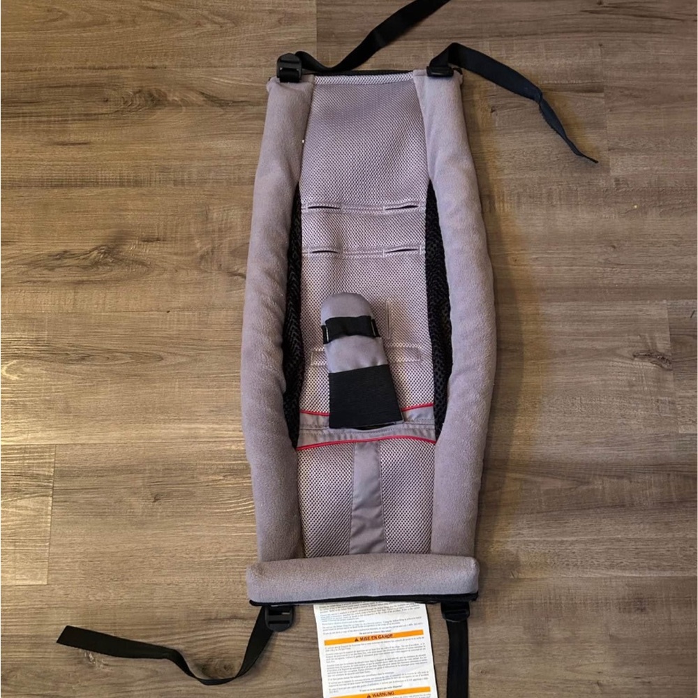 Thule Gray newborn sling  0-12 months